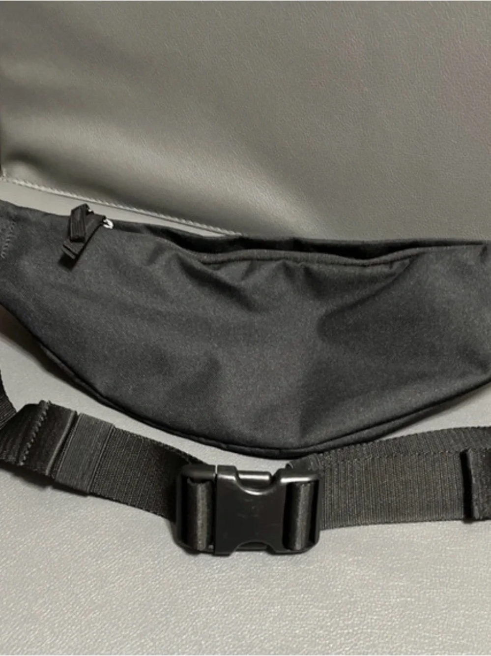 Nike Men's Black Fanny Pack with Green Logo